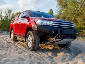 4x4 pickup with double cab with reinforced metal bumper and winch