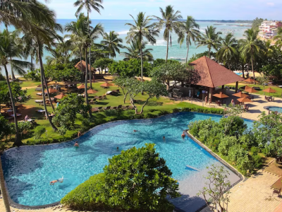 Palms Estate swimming pool